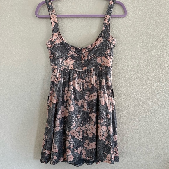 Marciano Women’s Silk Dress Size Small Grey Pink Mini with Pockets - Picture 5 of 5